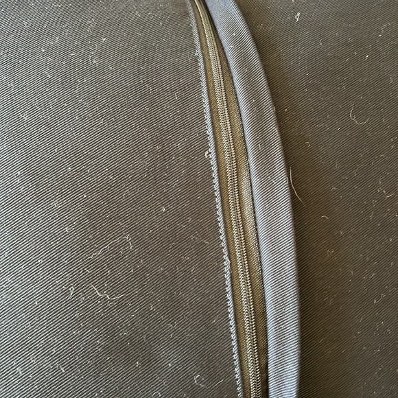 Vintage Turkish pair Kilim 20”/20” pillow and cover. Set of 2. - Picture 5 of 5